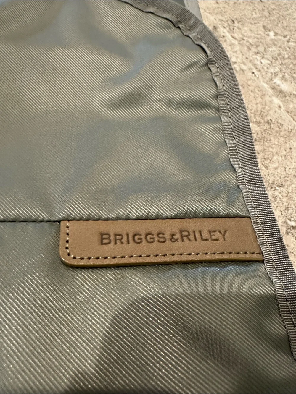 Briggs & Riley Tri-Fold Travel Garmet Bag - Gray